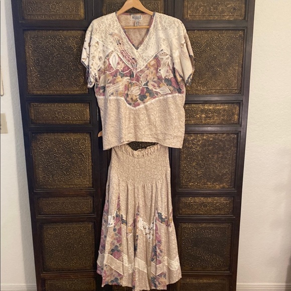 Vintage Italian lace and floral patchwork blouse and skirt. - Picture 1 of 4